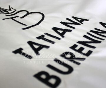 нанесение логотипа на пеньюары для салонов красоты и парикмахерских-Tatiana Burenina-вышивка